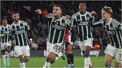 EPL: मैनचेस्टर यूनाइटेड ने जीत के साथ दी बॉबी चार्लटन को विदाई, शेफील्ड को हराया EPL: Manchester United bid farewell to Bobby Charlton with victory, defeated Sheffield Wednesday