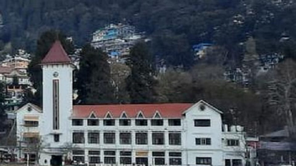 Municipality issues challan to encroachers in nainital