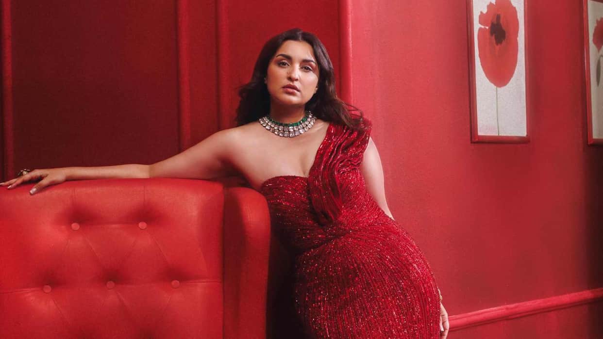 Bollywood actress Parineeti Chopra warning for fan clubs putting out her fake quotes praising other artists