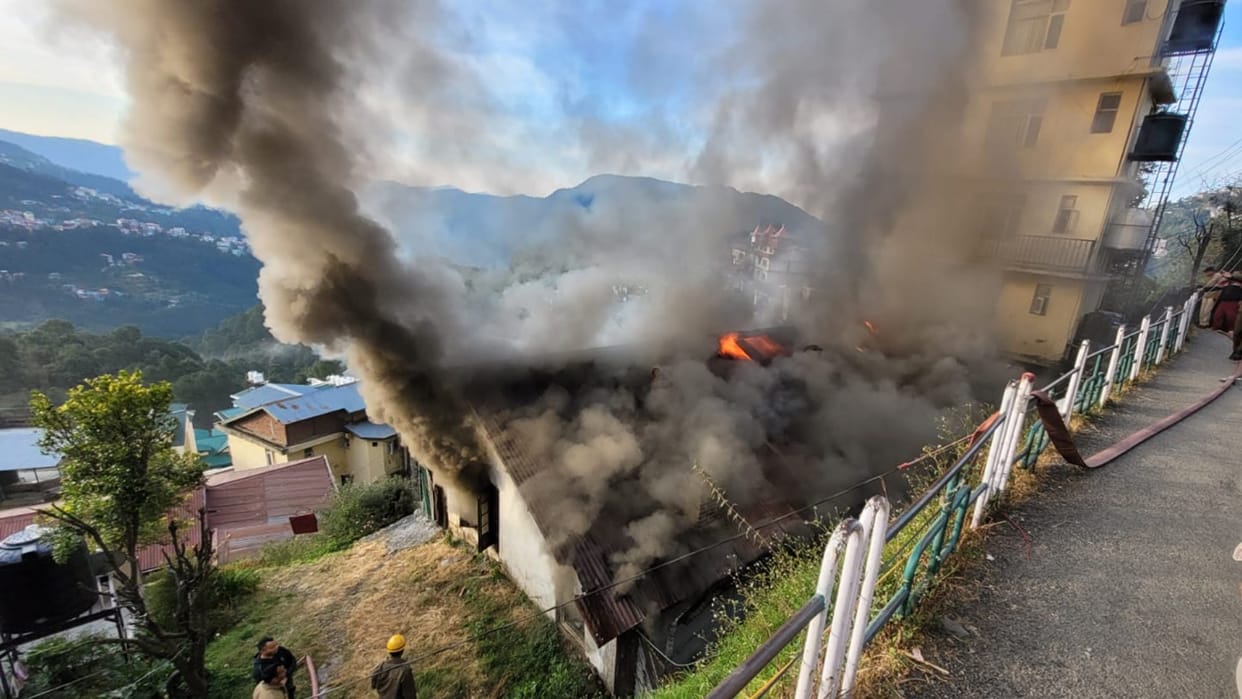 Shimla News: Fire breaks out in Building in Tutikandi Shimla Four Rooms Gutted in Fire