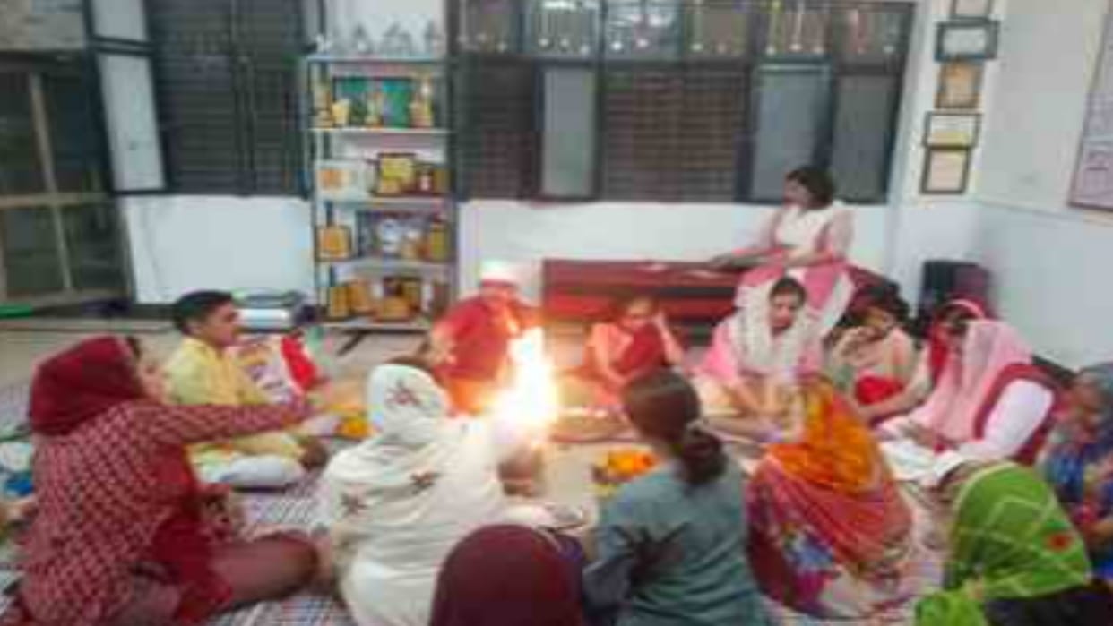 West UP News Live: Durgashtami today, girl worship done in Sarvartha Siddhi Yoga