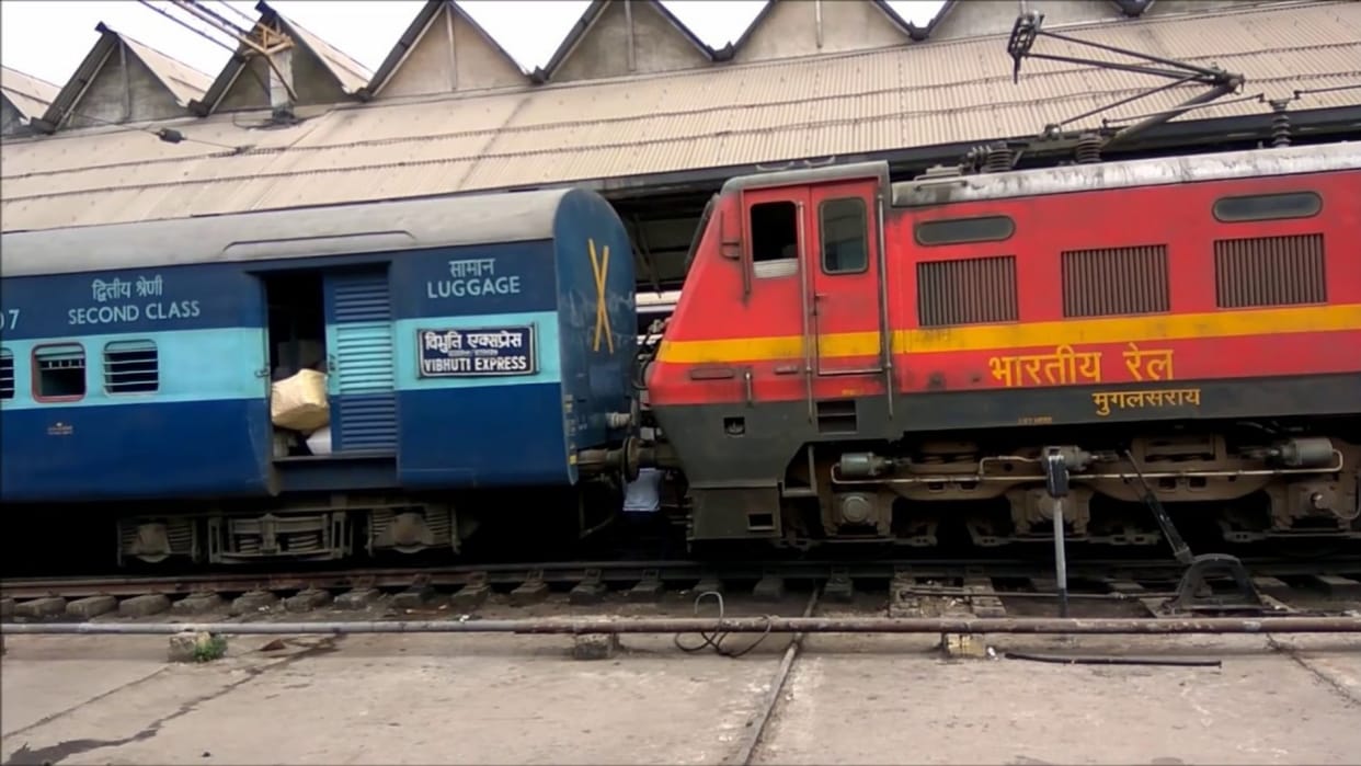 Two Vibhuti Express reached Rambagh station of Prayagraj within a gap of three hours.
