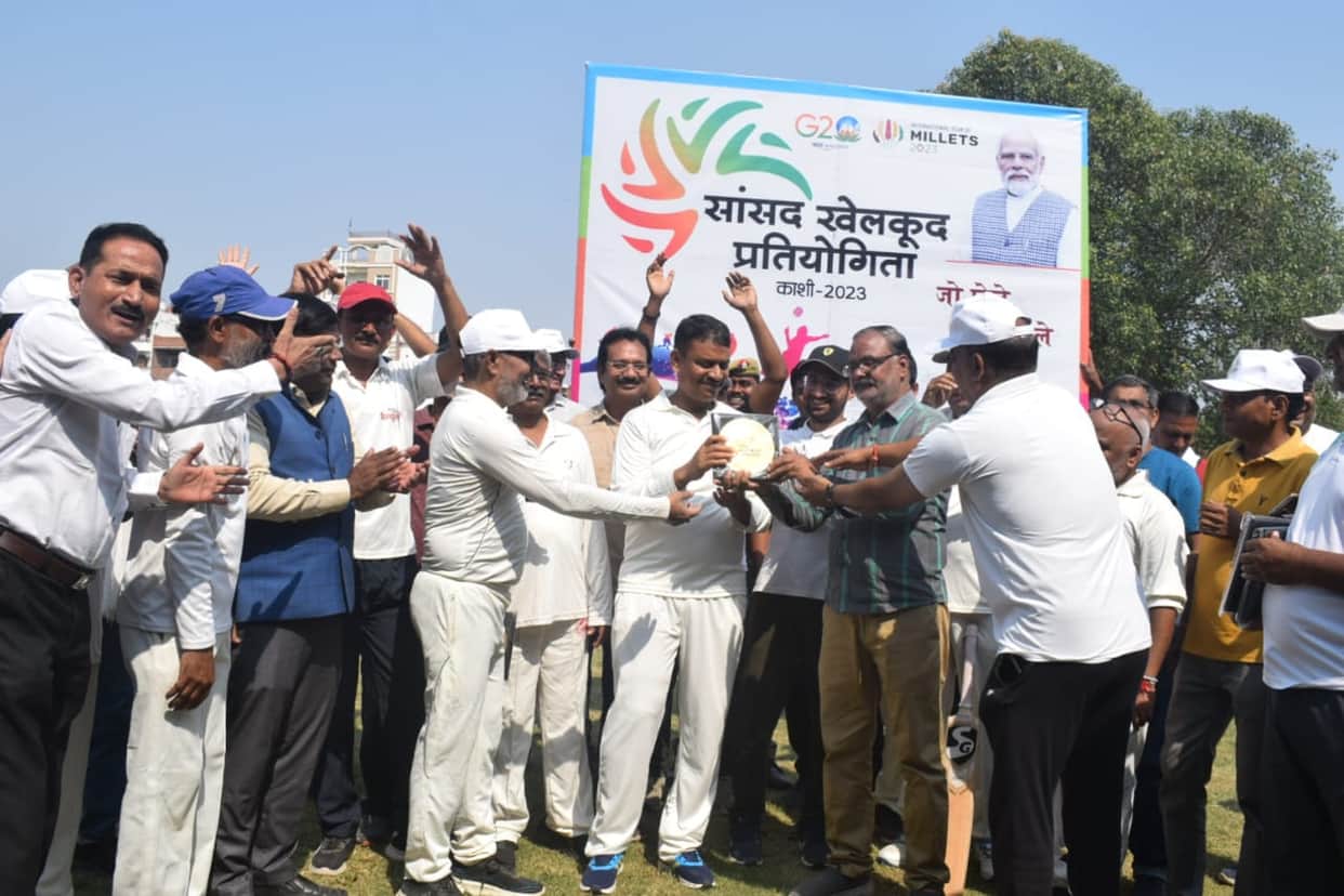 Administration defeated Journalist XI by 6 wickets in a thrilling match varanasi DM bowled lethally