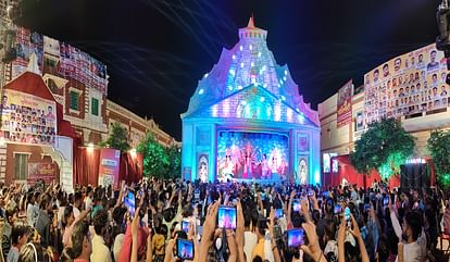 Durga Puja 2023: काशी के पूजा पंडालों में पधारीं मां जगदंबा, आज 12 लाख से अधिक लोगों की भीड़ उमड़ेगी Durga Puja 2023: Mother Jagdamba arrives in the puja pandals of Kashi in navratri