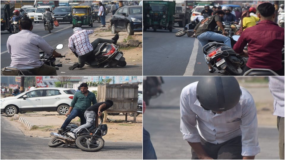 traffic jam from Sikandra to ISBT Due to spill of Mobil Oil on highway