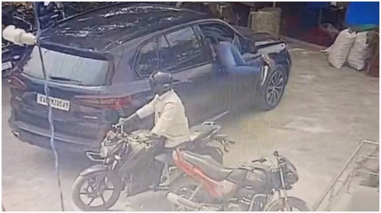Rs 13 lakhs stolen from a parked car in Bengaluru on 20th October, case registered
