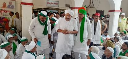 Muzaffarnagar: SSPऑफिस पर BKU का प्रदर्शन, ट्रैक्टरों से पहुंचे सैकड़ों कार्यकर्ता, पुलिस ने किया रूट डायवर्ट Muzaffarnagar: BKU protest today, carefully before going out in city, tractors on these roads