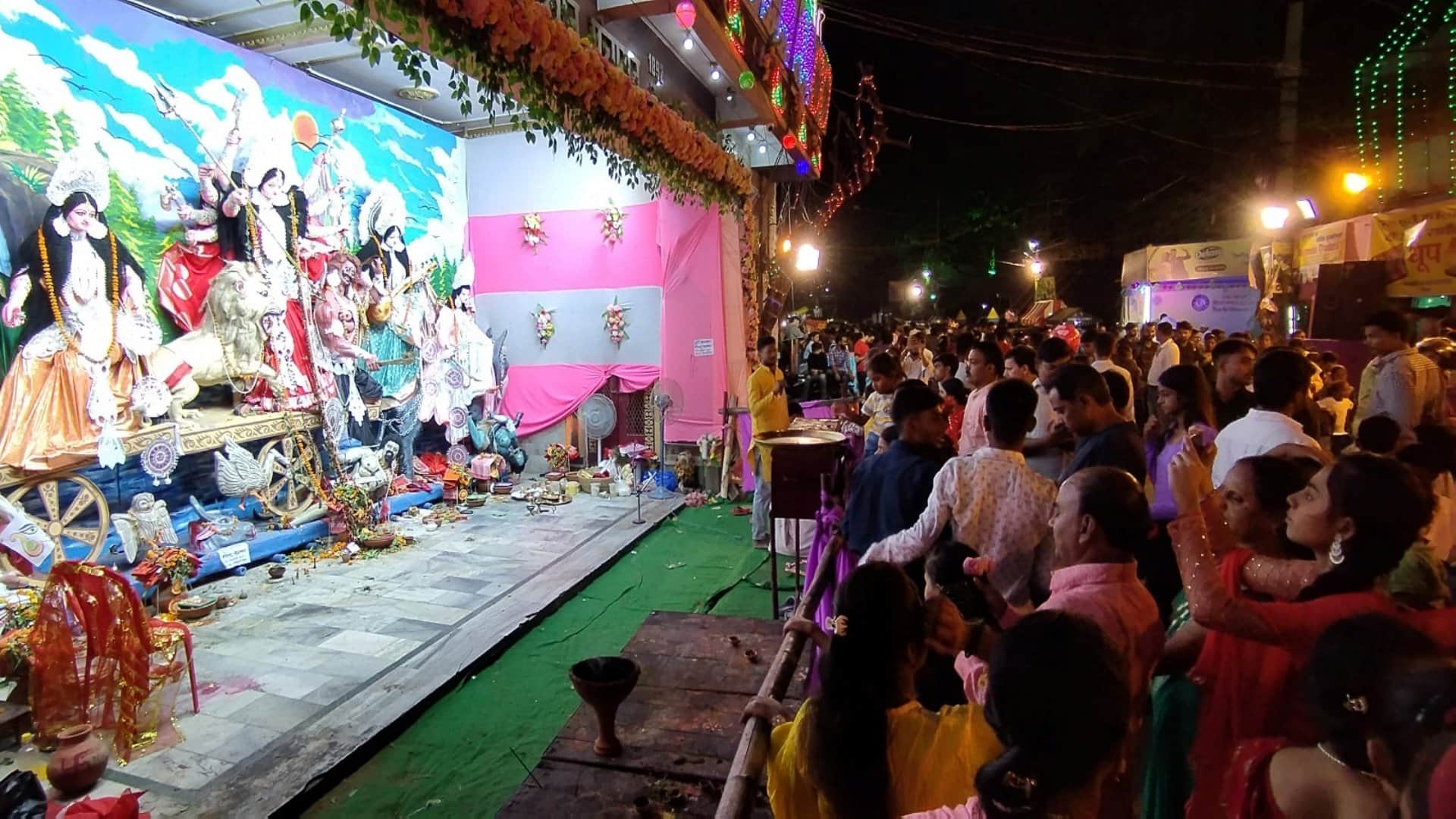 Bihar Durga Puja: Crowds gathered in puja pandals and fairs after 2 Years; CM Nitish also attended Puja