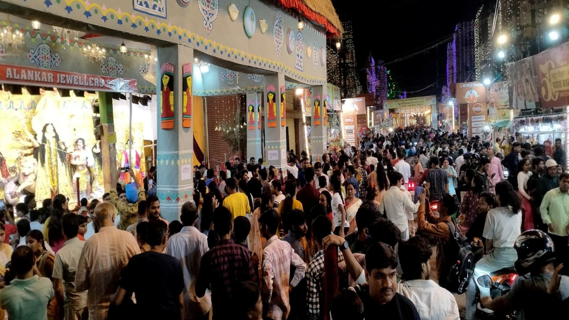 Bihar Durga Puja: Crowds gathered in puja pandals and fairs after 2 Years; CM Nitish also attended Puja
