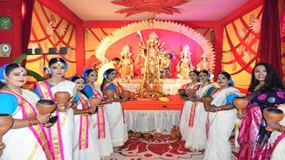 Shardiya Navratri: Devotees gathered in temples and pandals on Mahanavami, decorated rangoli