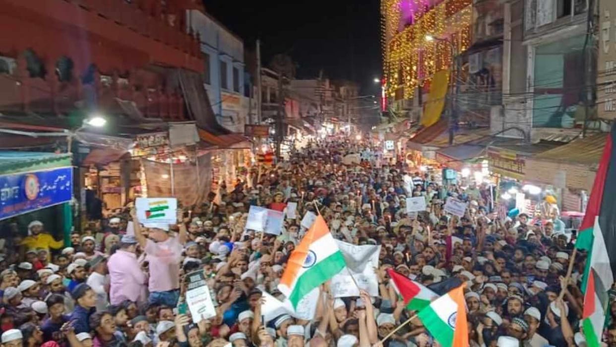 One lakh Muslims took out candle march in Ludhiana in support of Palestine