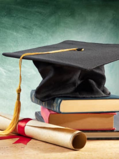 Dharamshala: Unemployed physical education teachers will hand over their degrees to the state govt