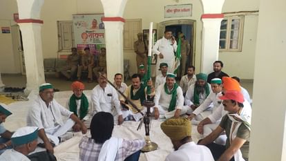 Muzaffarnagar: SSPऑफिस पर BKU का प्रदर्शन, ट्रैक्टरों से पहुंचे सैकड़ों कार्यकर्ता, पुलिस ने किया रूट डायवर्ट Muzaffarnagar: BKU protest today, carefully before going out in city, tractors on these roads