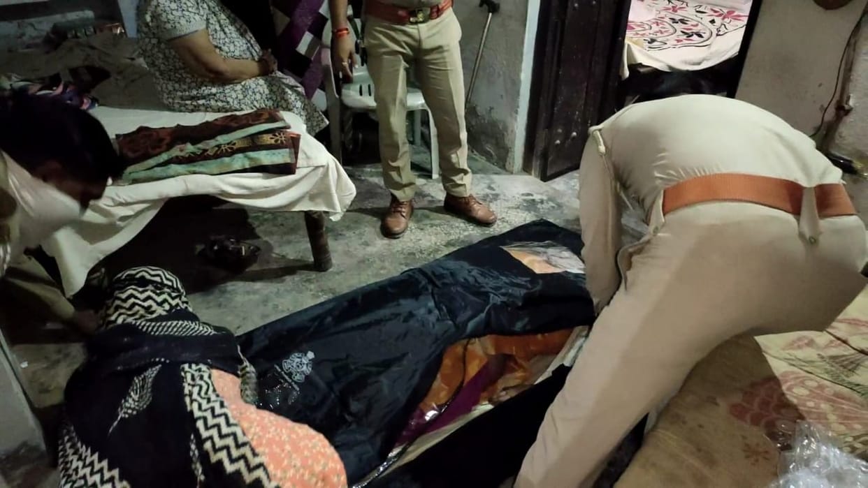 Horrible murder due to superstition in Etawah, Woman lost her life in Tantra Kriya, Tantrik stood on her neck