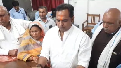 Mp Election 2023 : कांग्रेस प्रत्याशी नीलांशु चतुर्वेदी का राज परिवार से है नाता, 56 लाख रुपये का है कर्ज