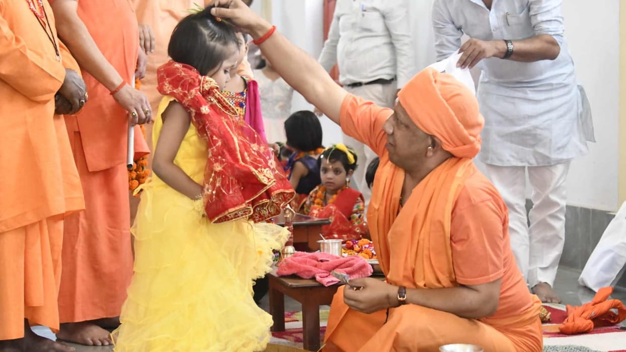CM Yogi Adityanath kanya pujan during navmi 2023