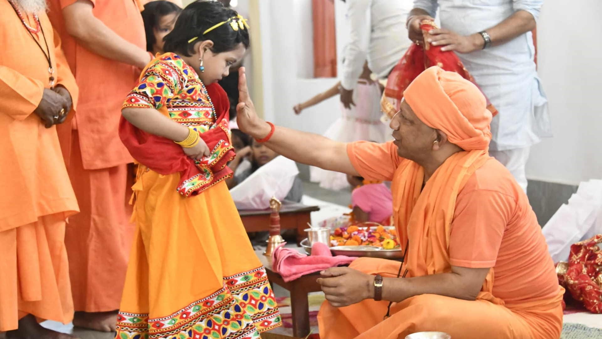 CM Yogi Adityanath kanya pujan during navmi 2023