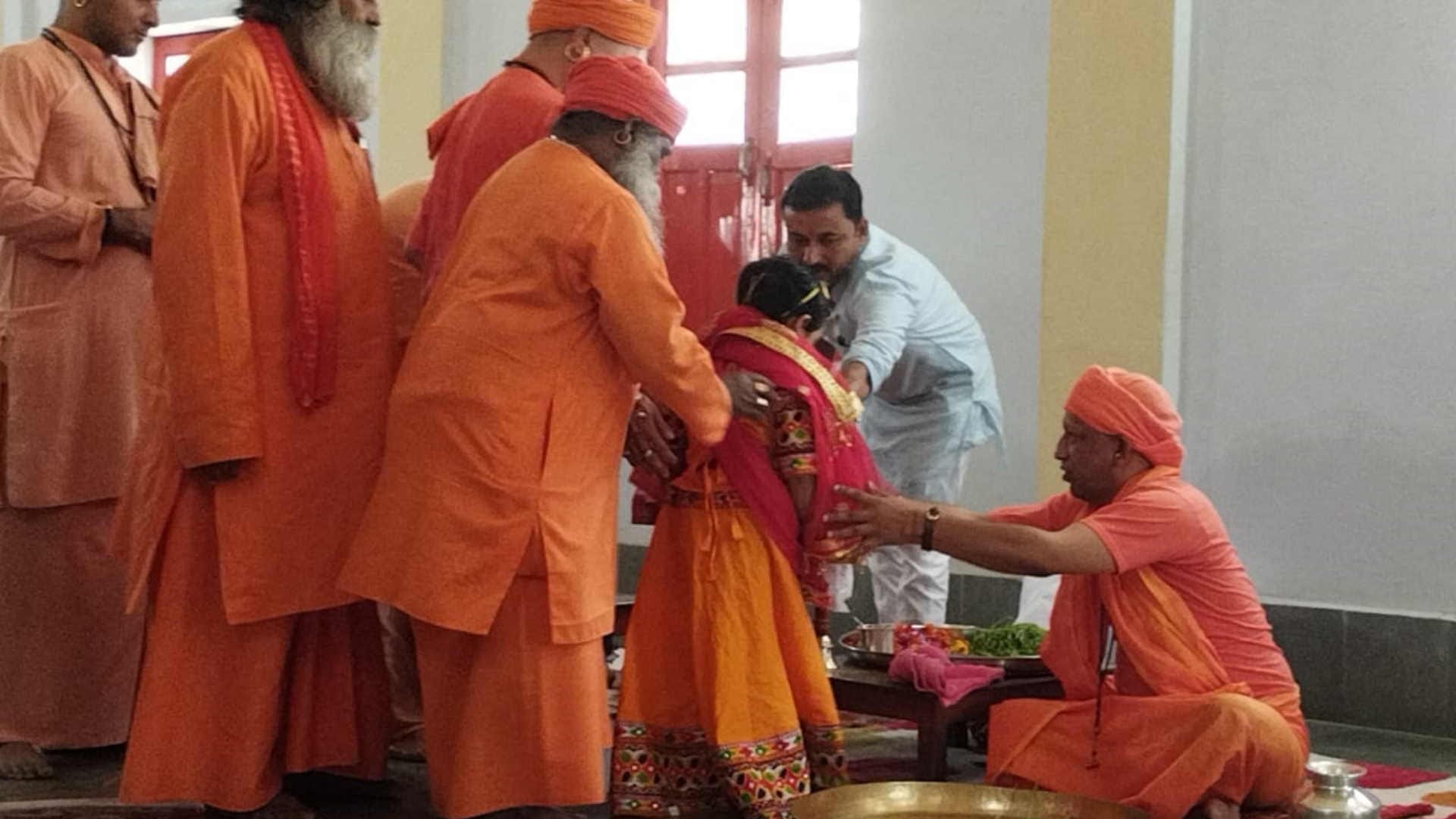 CM Yogi Adityanath kanya pujan during navmi 2023