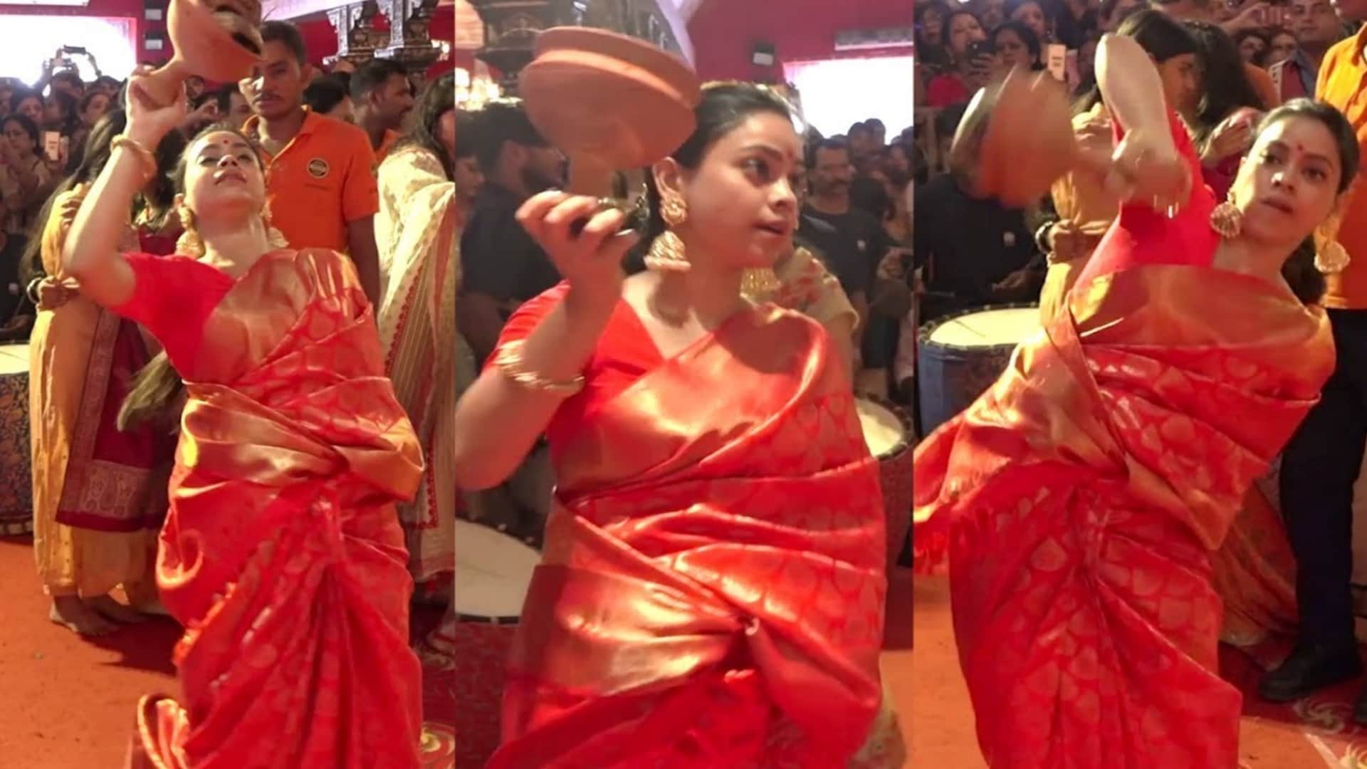 Sumona chakravarti did dhunuchi dance in durga pooja pandal video goes viral on internet