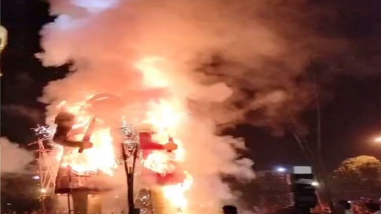 Dussehra 2023: रायपुर में विजयादशमी का जश्न; WRS कॉलोनी में 110 तो भाठागांव में 60 फीट का दशानन का पुतला दहन