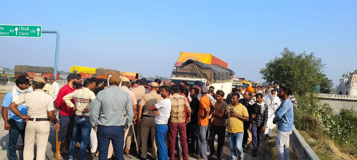 Shamli: Haryana Police lathicharged UP farmers, made them run and beat them on the border