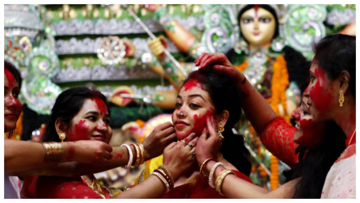 Durga Puja 2023 Sindoor Khela Date Know its significance and history in Hindi