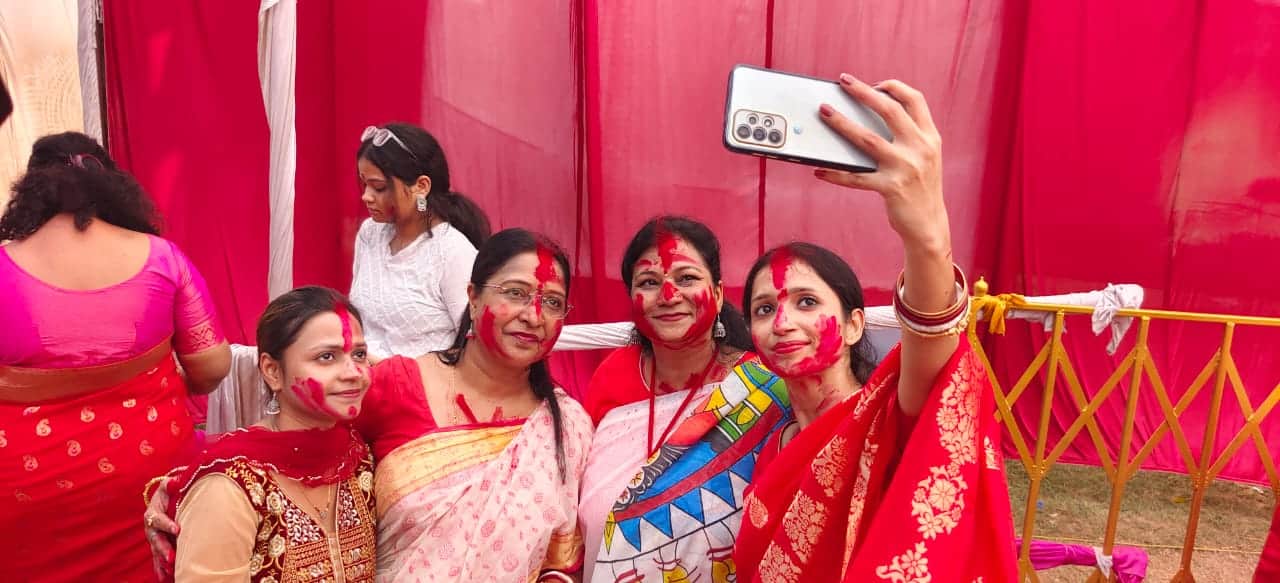 Navratri completed: Mother idols removed from Durga Puja pandals, immersion took place