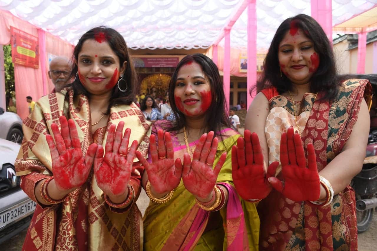 Navratri completed: Mother idols removed from Durga Puja pandals, immersion took place