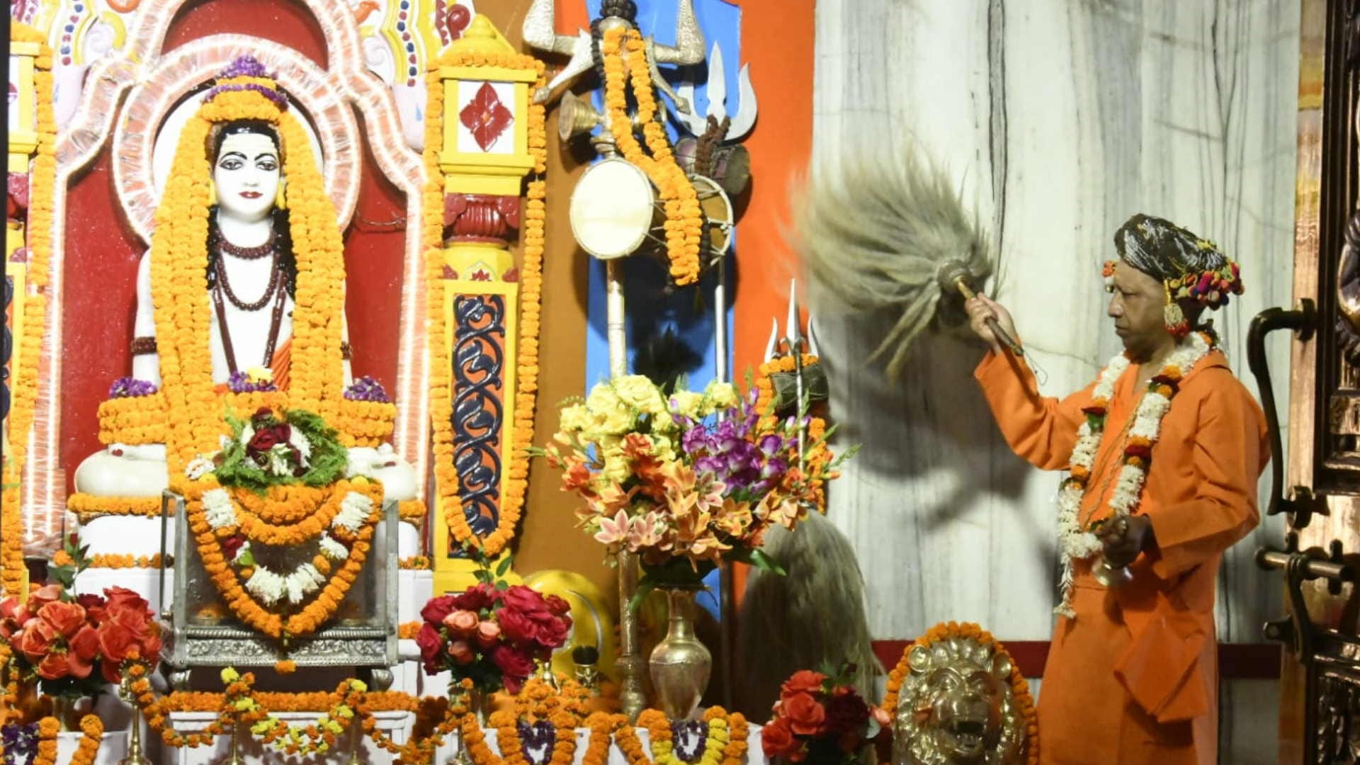 CM Yogi performed special worship of Guru Gorakshanath,
