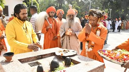 CM Yogi performed special worship of Guru Gorakshanath,