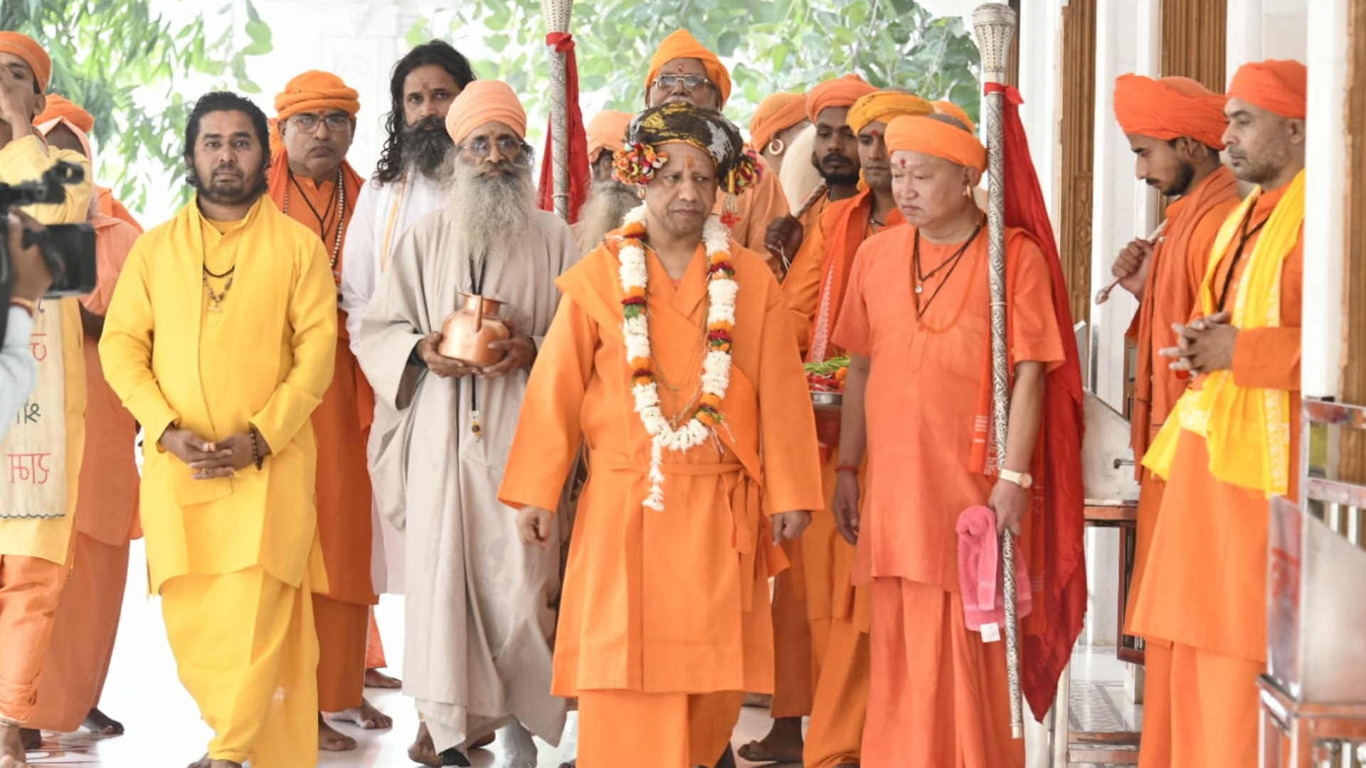 CM Yogi performed special worship of Guru Gorakshanath,