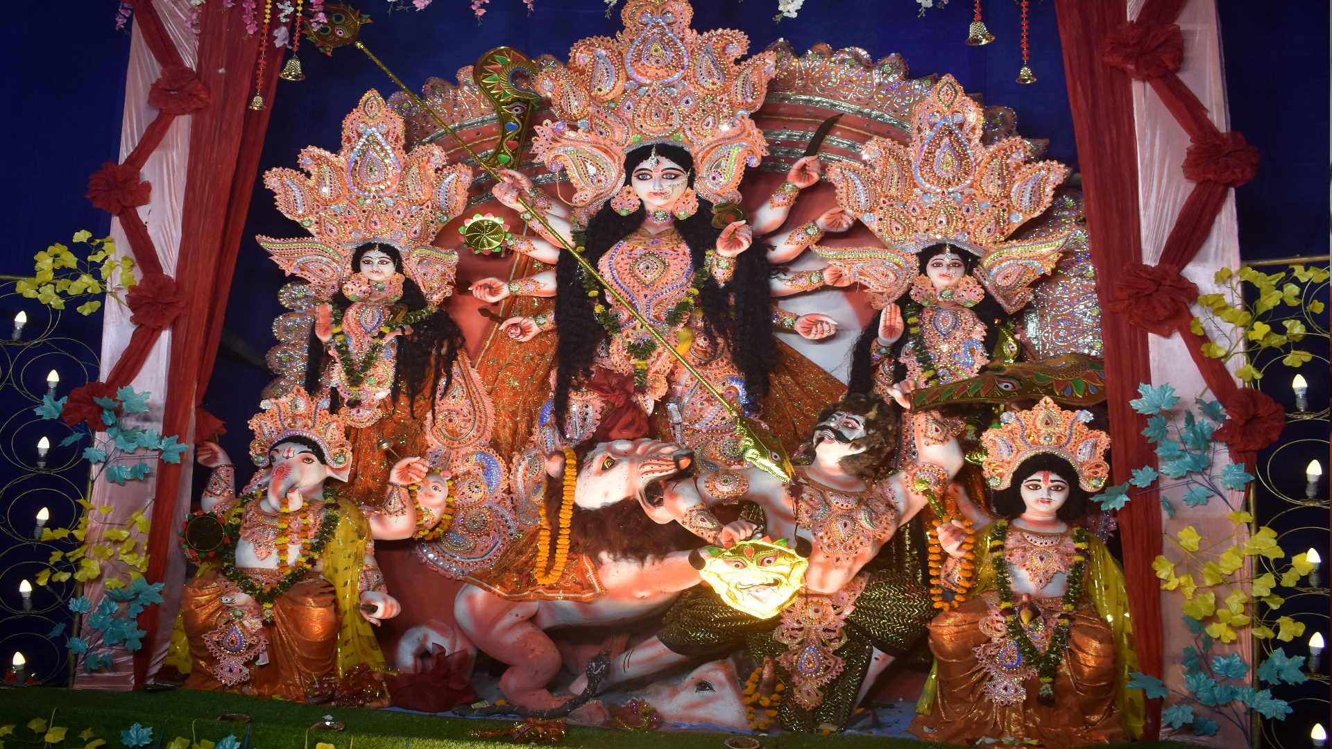 Flood of faith in Devi pandals cheers in court of Mother Goddess