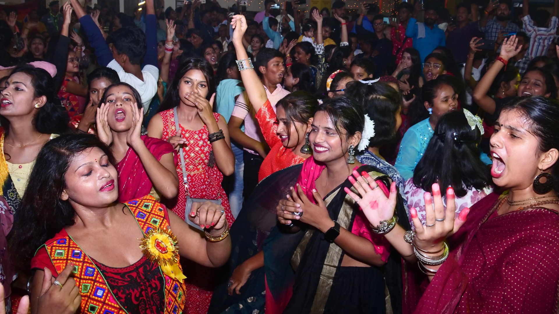 Flood of faith in Devi pandals cheers in court of Mother Goddess