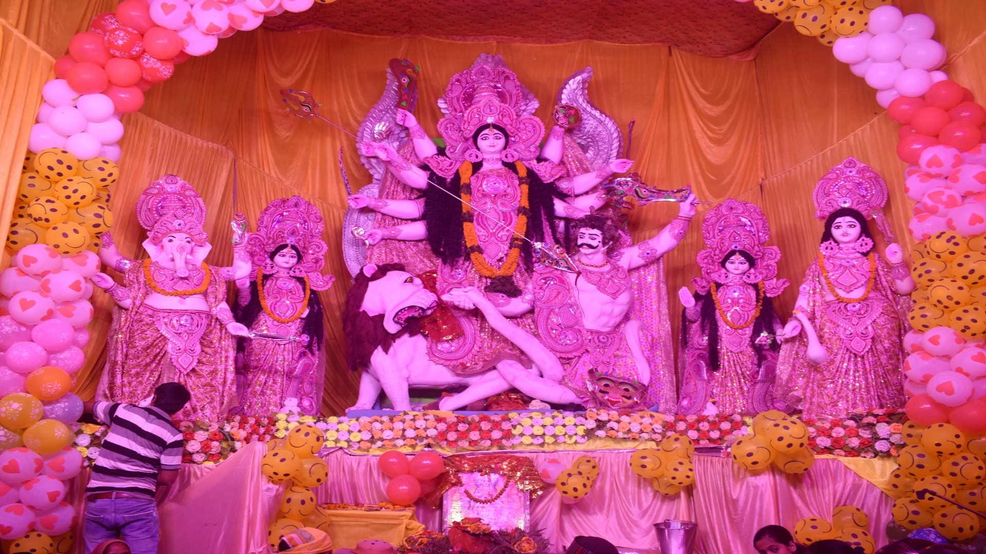 Flood of faith in Devi pandals cheers in court of Mother Goddess