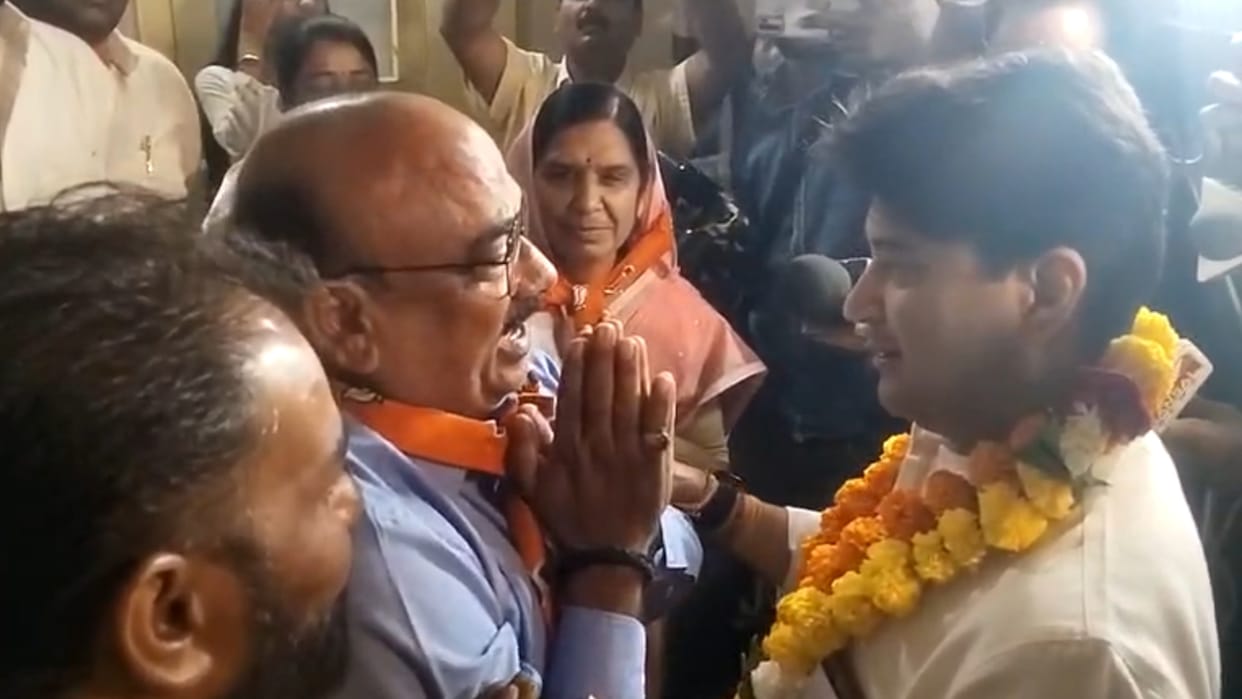 MP Election 2023: Big blow to Congress in Chambal, Scindia gave membership of BJP to many Congressmen