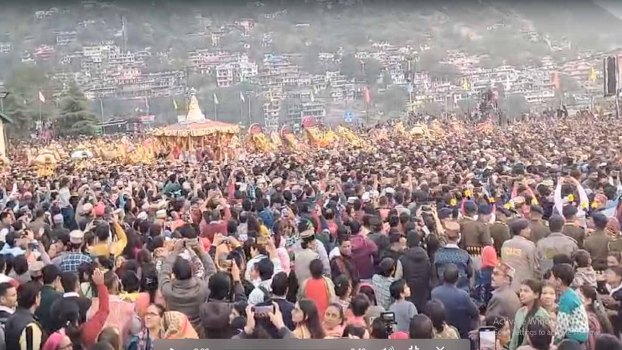 International Kullu Dussehra: Rath Yatra of Lord Raghunath started with pride, thousands of people participate