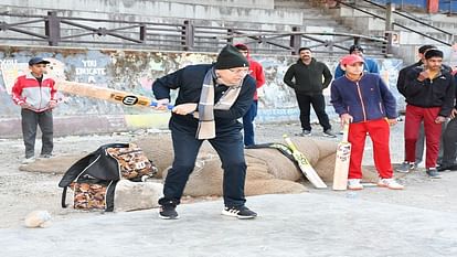 Chief Minister Pushkar Singh Dhami played cricket in Nainital