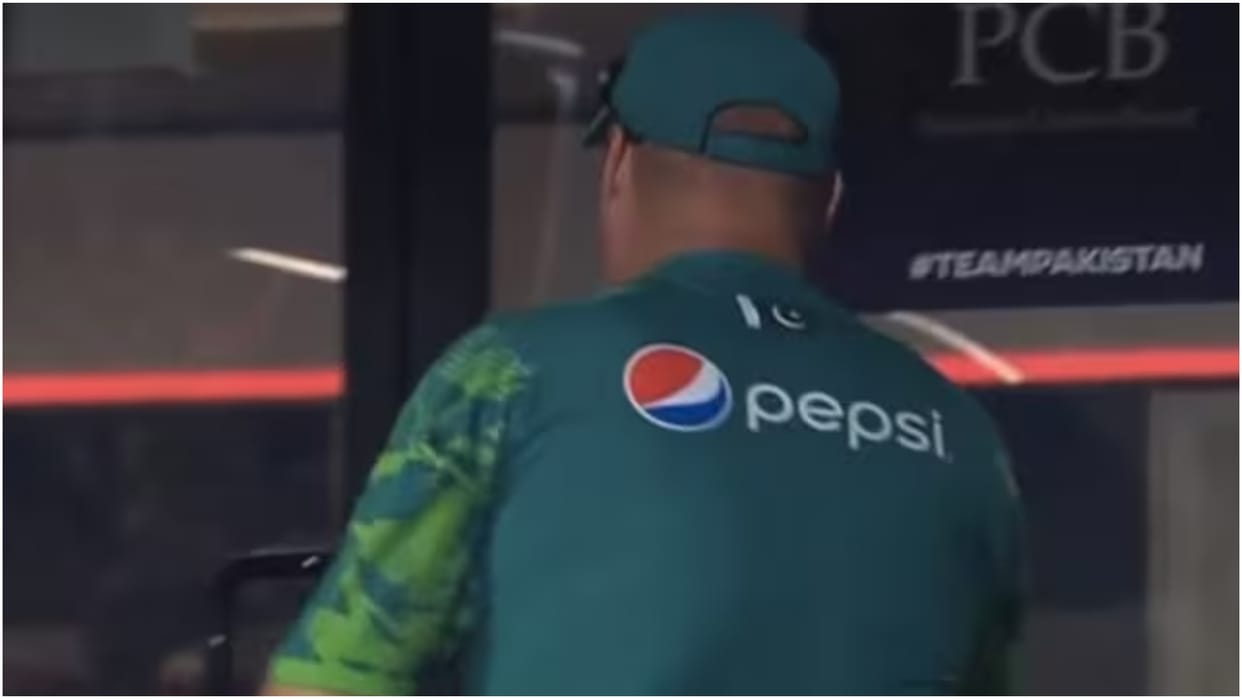 Pakistan Team Director Mickey Arthur Walks off after watching team poor display in PAK vs AFG ODI WC 2023