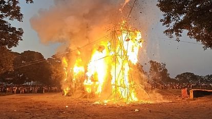 Dussehra 2023: Ravana effigy was burnt Moradabad chants Shri Ram echoed, sky bathed colorful lights