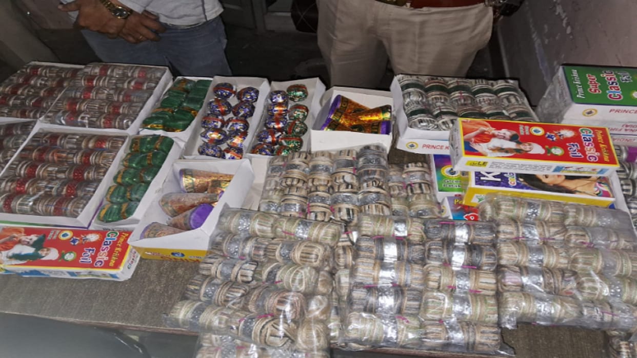 Roorkee Crime:  Thieves stole crackers worth Rs 1.5 lakh from firecracker warehouse