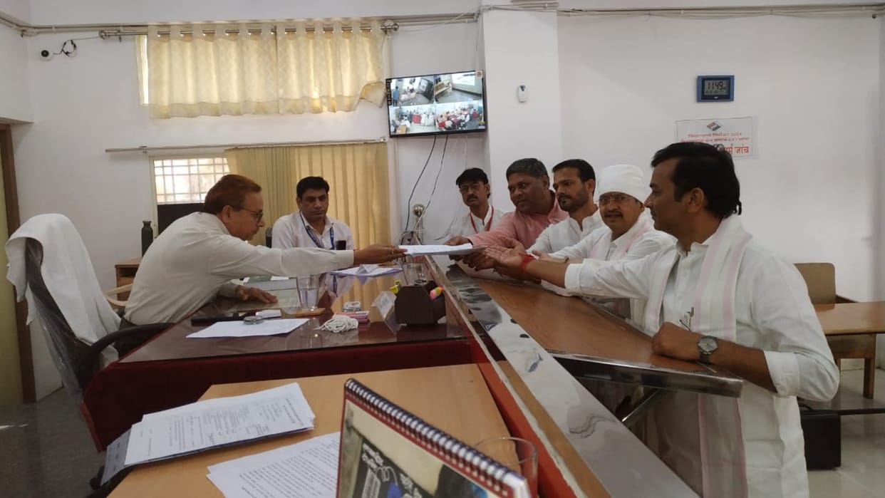 MP Election 2023: Three BJP MLAs filed nomination papers together, demonstrated strength by gathering crowd