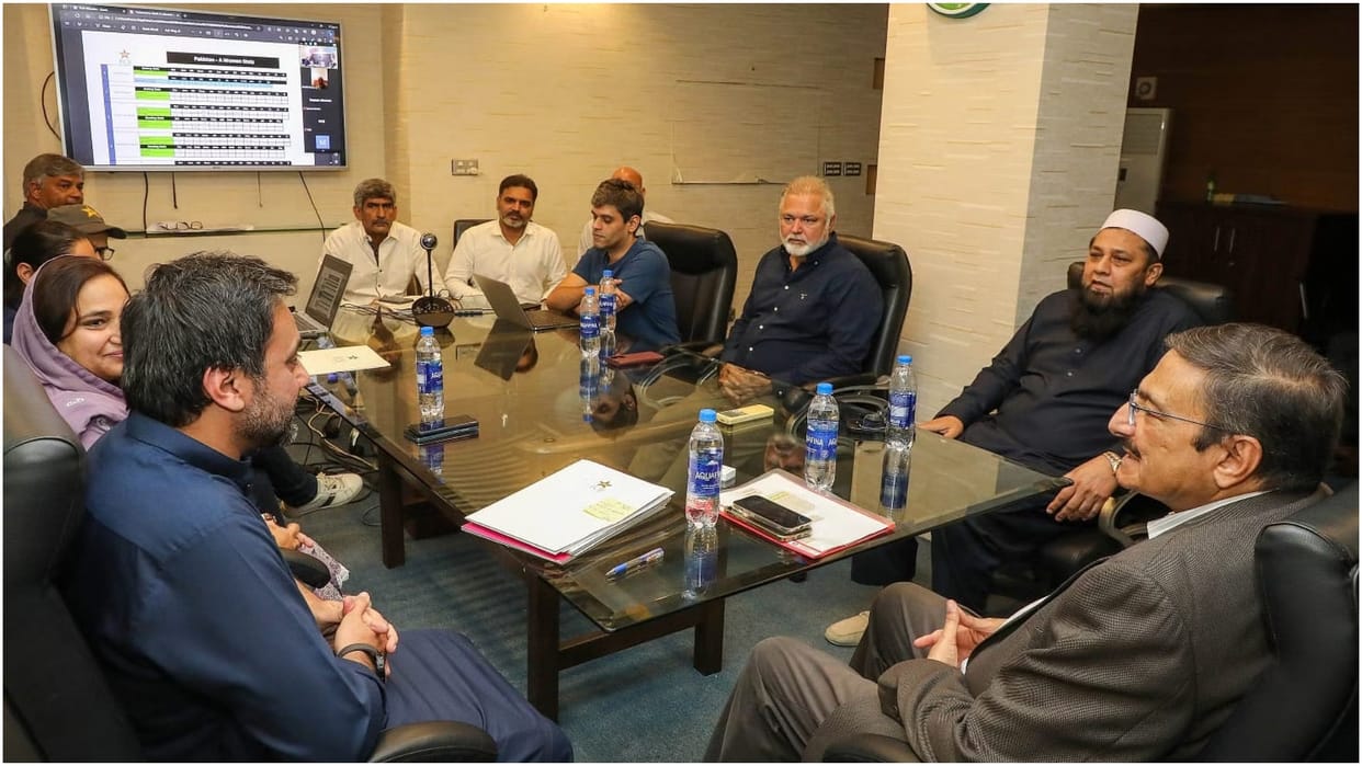 PCB chief meets former players to discuss way forward for struggling national team