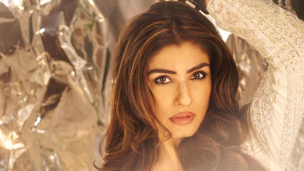 Raveena tandon compare tollywood and bollywood Know which industry is best in her view details inside