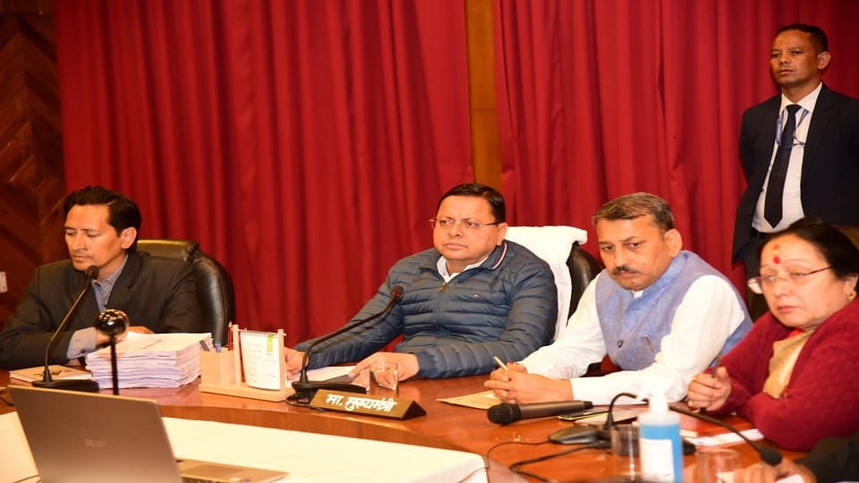 Cm Pushkar Singh Dhami held a meeting of officials in Kumaon division at Nainital Club
