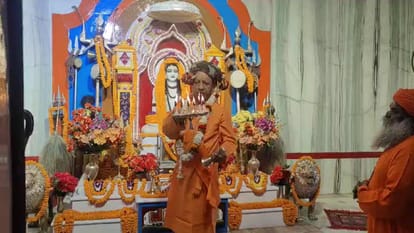 CM Yogi performed special worship of Guru Gorakshanath,