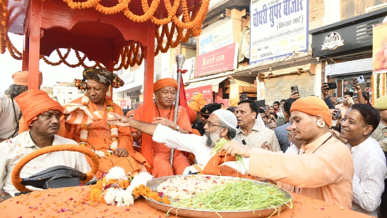 Vijayadashami procession of Gorakshpeethadhishwar took place with grandeur Gorakhpur
