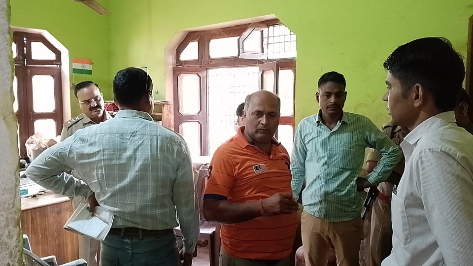 Silver and cash worth lakhs stolen from businessman