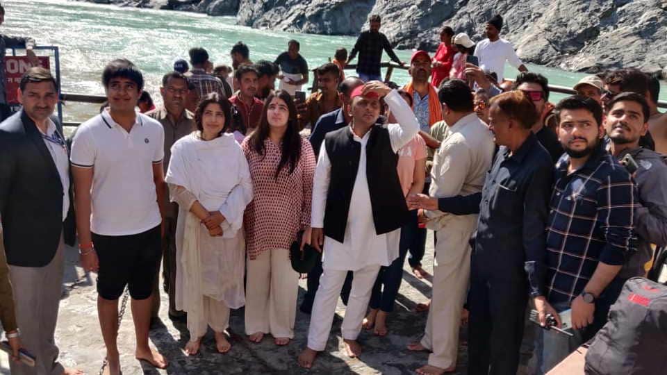 Dussehra festival: Akhilesh reached Rudraprayag while CM Yogi celebrated the festival in Gorakhnath temple