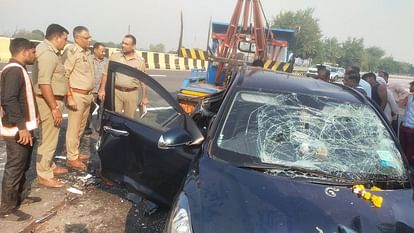 Accident on Yamuna Expressway Air Force officer's wife who got down from the car was crushed by another car di