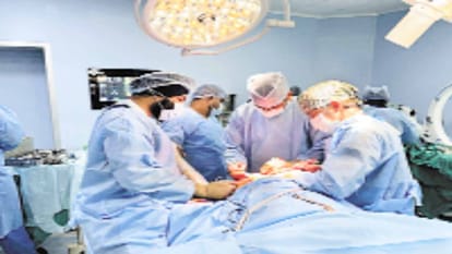 AIIMS Bilaspur: एम्स बिलासपुर में कैंसर युक्त हड्डी का सफल ट्रांसप्लांट, कृत्रिम हड्डी को लगाया Successful transplant of cancerous bone in AIIMS Bilaspur